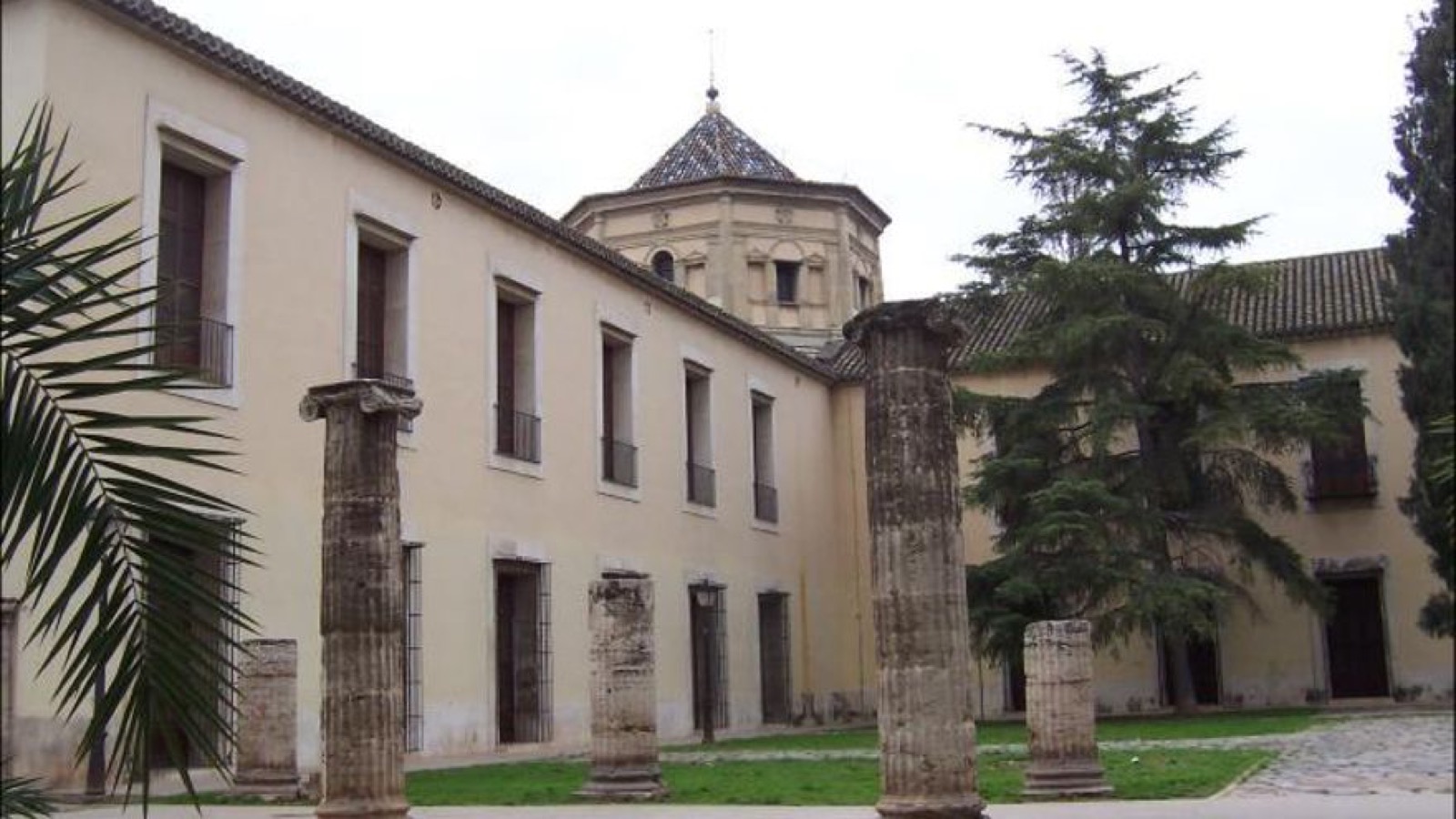 Biblioteca Pública Pilar Faus, interior